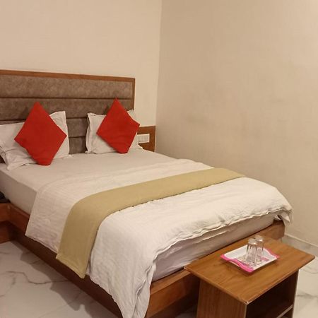 Hotel New Lake View Ahmedabad Eksteriør billede