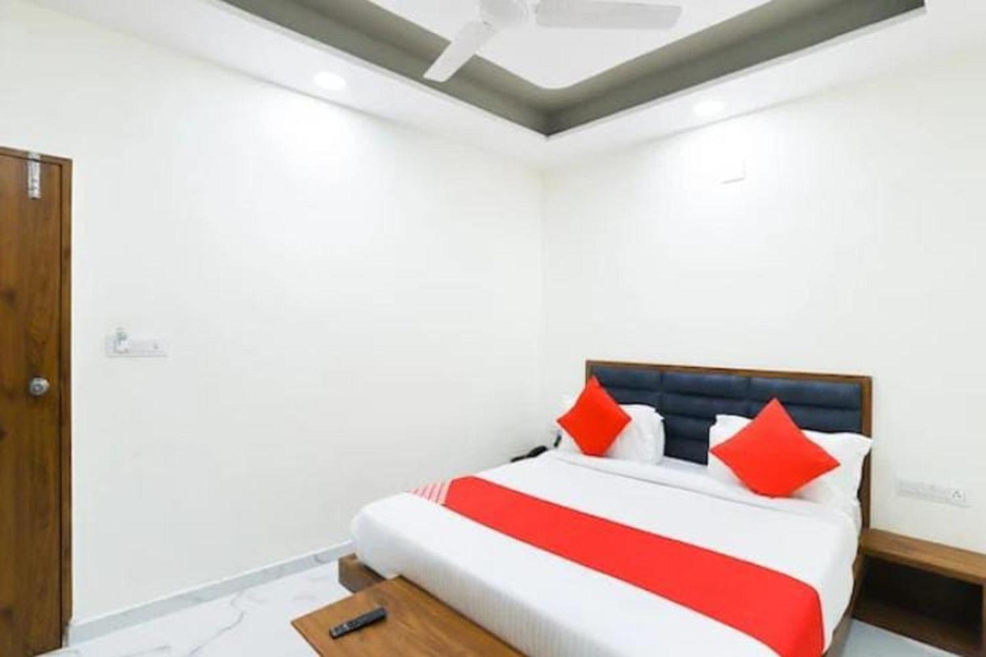 Hotel New Lake View Ahmedabad Eksteriør billede