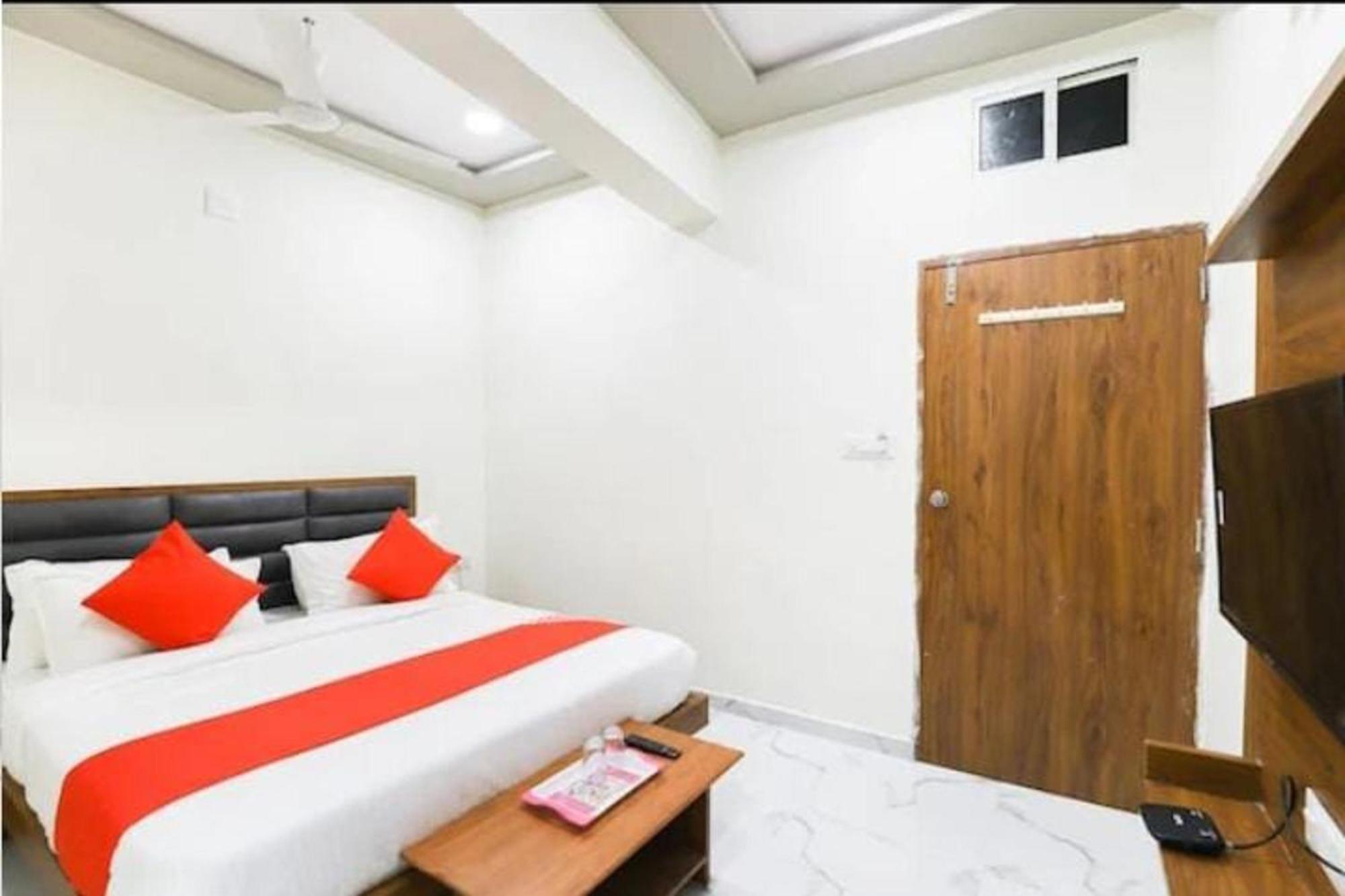Hotel New Lake View Ahmedabad Eksteriør billede
